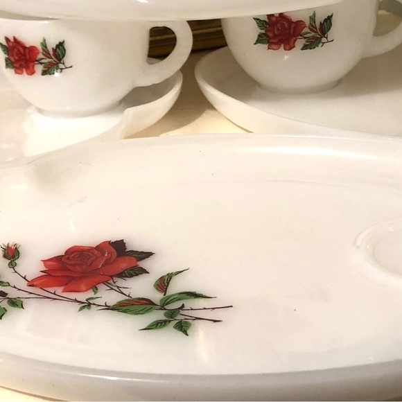 7568 Mid Century VTG 50's Federal Glass Milkglass Red Rose Snack Plates & Cups - Picture 12 of 16